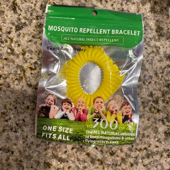 2 insect repellent wristbands - Picture 1 of 4